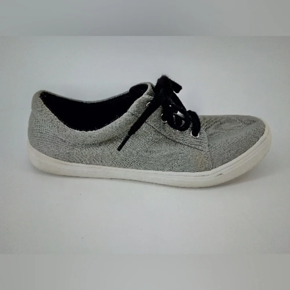 The Children's Place Gray Canvas Sneakers Big Kid 4 Black Laces